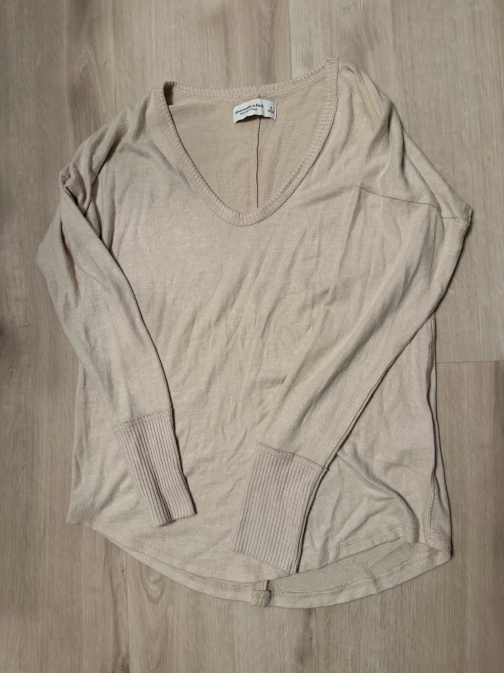 Abercrombie & Fitch Women’s V-Neck Sweater Top, Small -NWOT